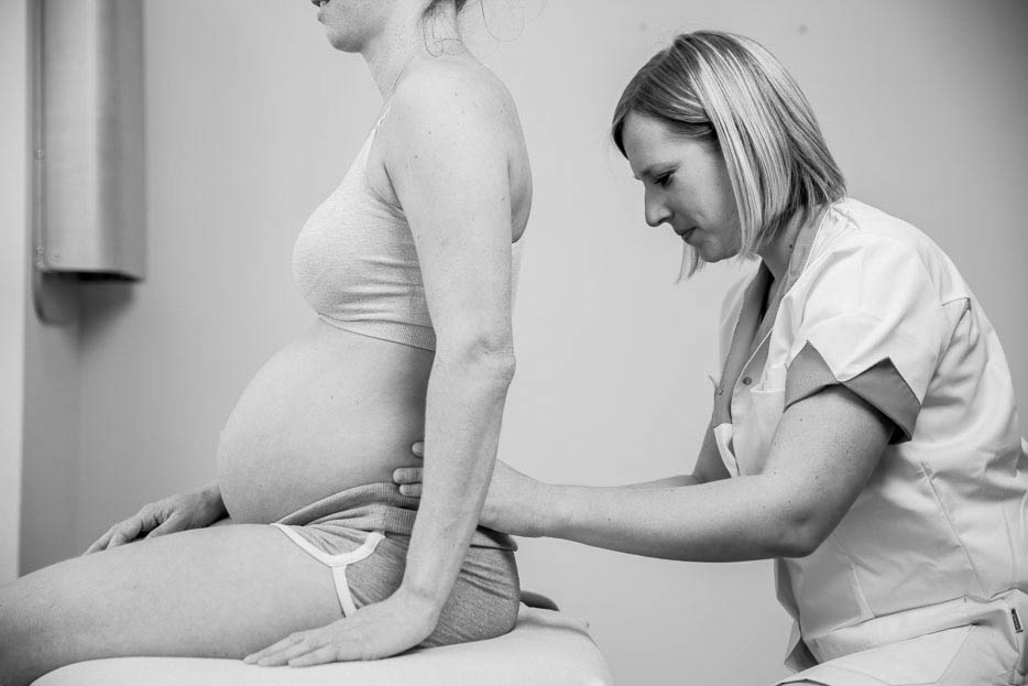 Zwangere vrouwen zoeken vaak (te) laat hulp bij rug- en bekkenklachten